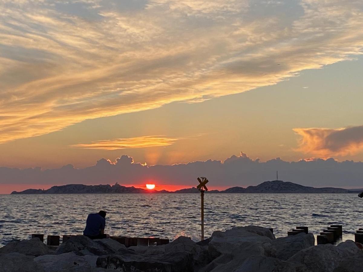 Sun Escape, Appart Renove Climatise 3 Pieces 4-6 Pers, 350M De La Plage Marseille Bagian luar foto